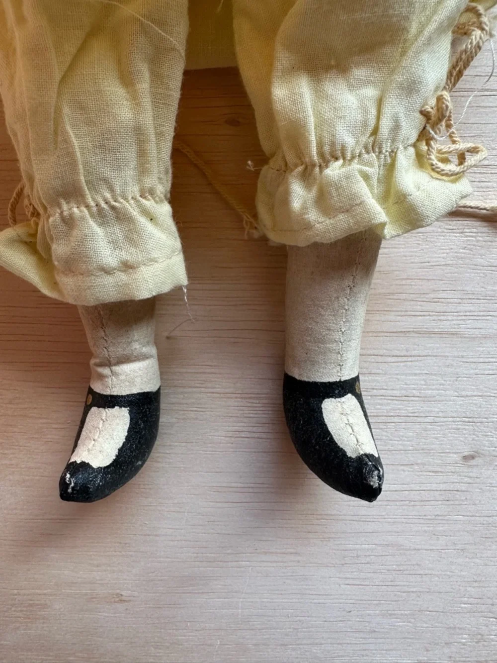 Vintage-Style Betsy Ross cloth and porcelain doll - Picture 8 of 8